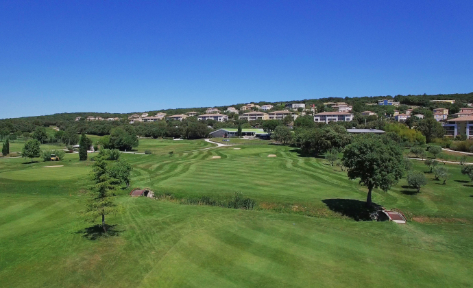 www.golf-nimes.com